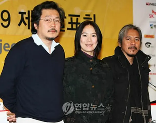 左からホン監督、河瀬監督、ディアス監督＝13日、ソウル（聯合ニュース）