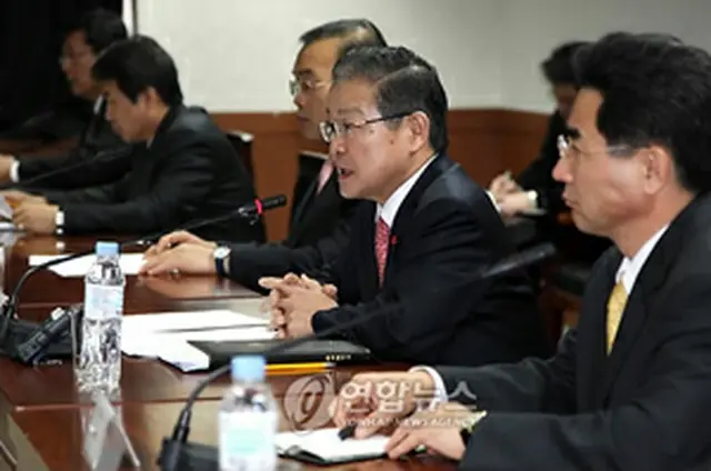 会議で冒頭発言を述べる権国務総理室長＝20日、ソウル（聯合ニュース）
