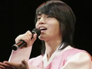 イ・ドンウク東京ファンミ　韓服姿で新年のあいさつ