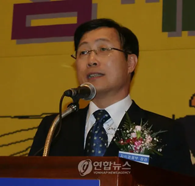行事であいさつを述べる李允鎬長官＝3日、天安（聯合ニュース）
