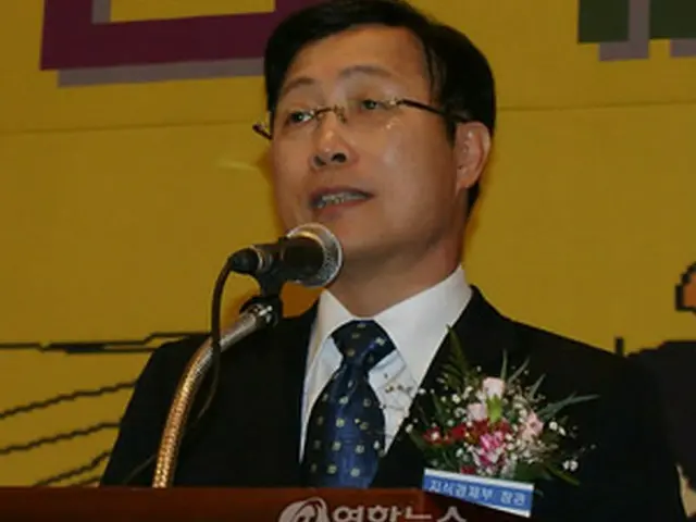 行事であいさつを述べる李允鎬長官＝3日、天安（聯合ニュース）