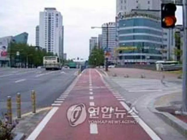ソウル市内の自転車専用道路＝（聯合ニュース）