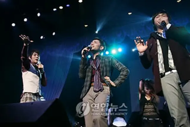 昨年の初日本公演のようす＝（聯合ニュース）