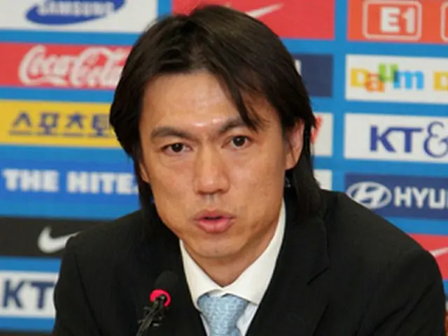 会見するホン・ミョンボU20韓国代表監督＝23日、ソウル（聯合ニュース）