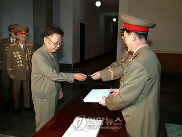 投票する金総書記（朝鮮中央通信撮影）＝8日、ソウル（聯合ニュース）