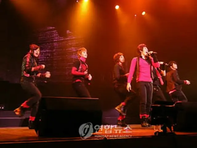 ＜U-KISS＞
