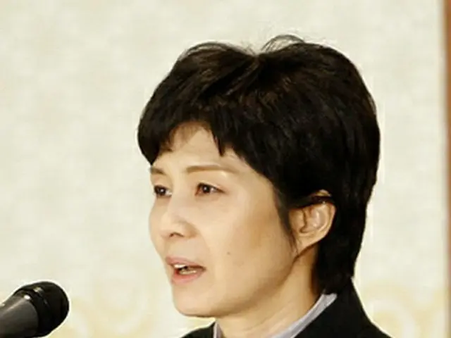 事件について語る金元工作員＝11日、釜山（聯合ニュース）