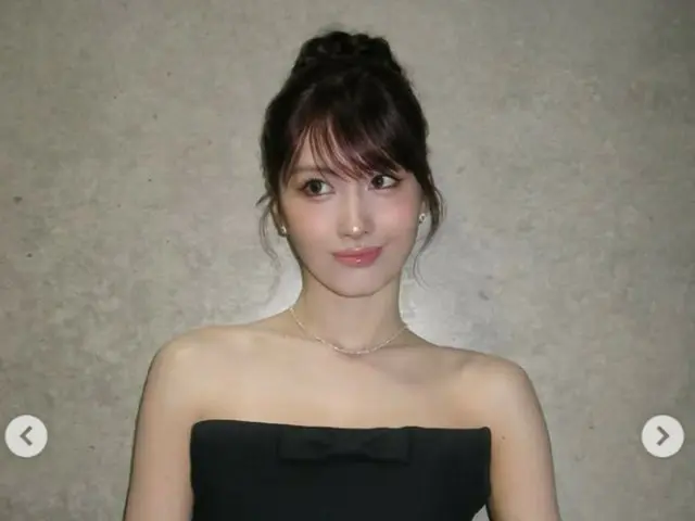 「TWICE」モモ、美しい肩のライン…オフショルダードレスにくびれた腰で魅了