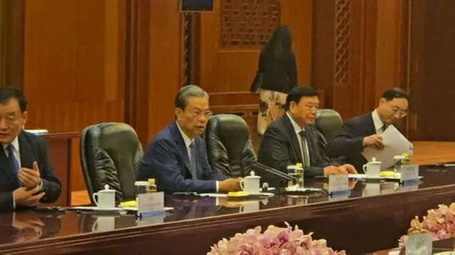 特使団と面会する趙楽際氏（北京特派員共同取材）＝（聯合ニュース）≪転載・転用禁止≫