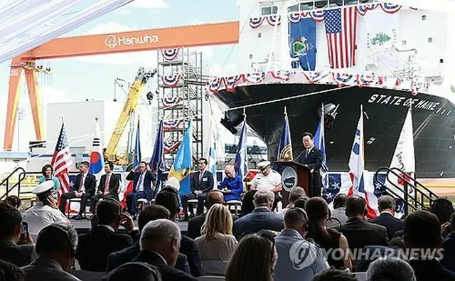 フィリー造船所で行われた船の命名式で祝辞を述べる李大統領＝２６日、フィラデルフィア（聯合ニュース）