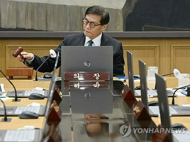 金融通貨委員会を主宰する韓銀の李昌鏞総裁＝２８日、ソウル（聯合ニュース）