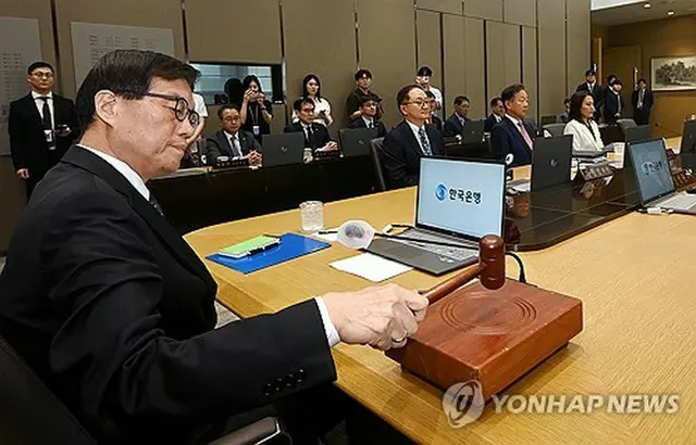 金融通貨委員会を主宰する韓銀の李昌鏞総裁＝２８日、ソウル（聯合ニュース）