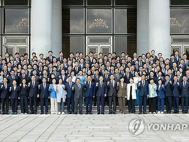 李大統領　与党議員全員と昼食会＝改革推進へ協力要請