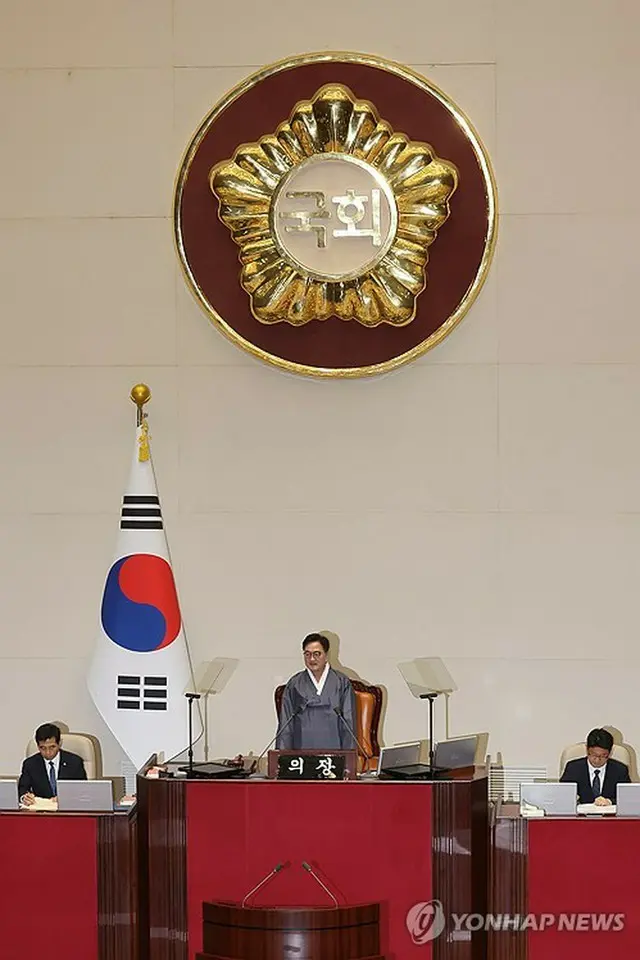 通常国会で開会の辞を述べる禹元植・国会議長＝１日、ソウル（聯合ニュース）