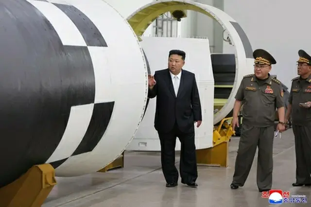 北朝鮮の朝鮮中央通信は２日、金正恩氏が１日にミサイル総局の科学材料総合研究院の研究所を視察したと報じた＝（朝鮮中央通信＝聯合ニュース）≪転載・転用禁止≫