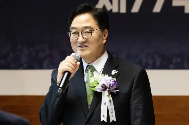 韓国国会議長が金正恩総書記と「握手」＝中国戦勝節