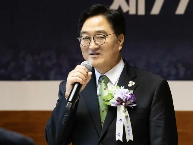 韓国国会議長が金正恩総書記と「握手」＝中国戦勝節