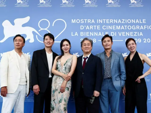 イ・ビョンホン主演映画「仕方ない」、ヴェネツィアのトロフィーを抱いてシネマ街の救援投手になるか