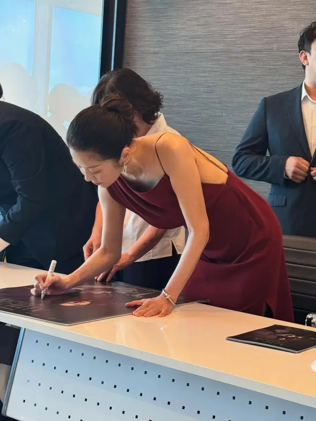 女優コ・ヒョンジョン 、すっぴんからドレス姿まで…「女神」の優雅さ