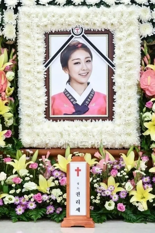 「LADIES’ CODE」のメンバーだった故クォン・リセさんが亡くなって11年が経った。