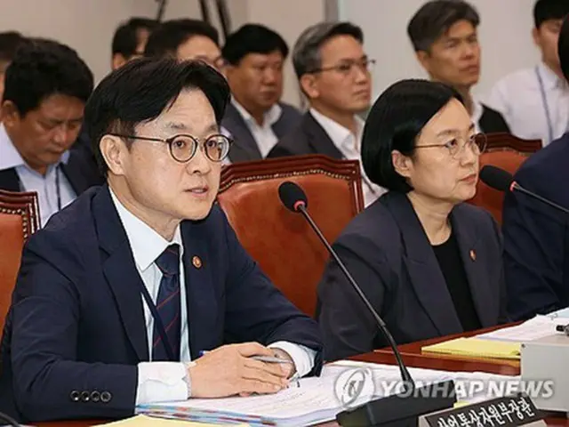 韓国産業相が米商務長官に「強い遺憾」　韓国人労働者３００人拘束で
