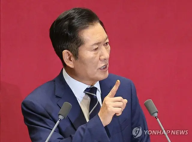 国会で演説する鄭清来氏＝９日、ソウル（聯合ニュース）