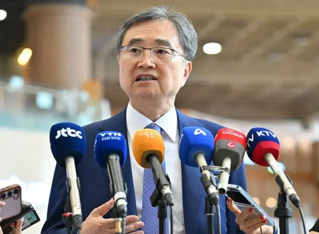 趙顕、国防部長官