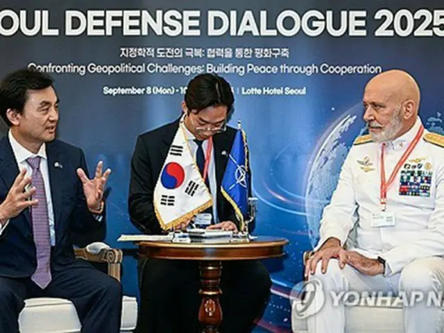 韓国国防相とＮＡＴＯ制服組トップが会談　協力強化を協議