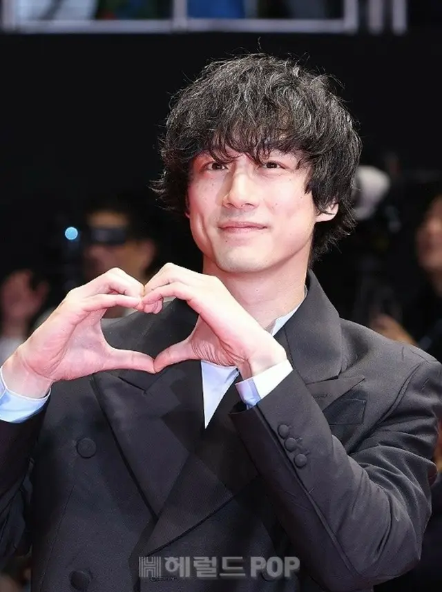 俳優坂口健太郎、熱愛…韓国でも報道