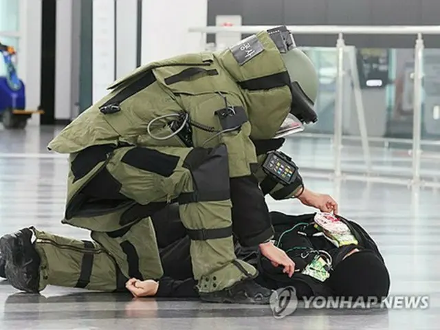 韓国・金海空港でテロ対応合同訓練　ＡＰＥＣ首脳会議に備え