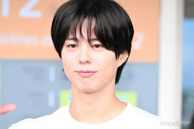 パク・ボゴム、空港が明るくなるビジュアル