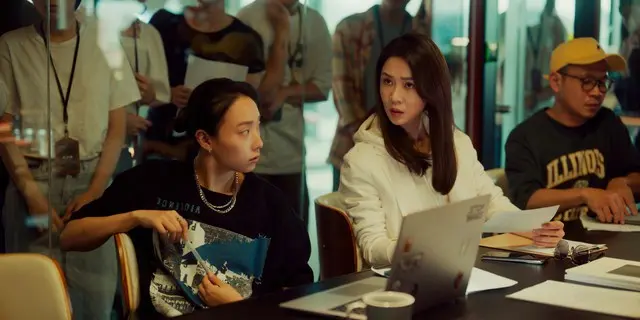 ≪中華ドラマNOW≫「女優：ボーン・トゥ・シャイン」1話、やっとのことでドラマの死体役を掴む史艾瑪＝あらすじ・ネタバレ