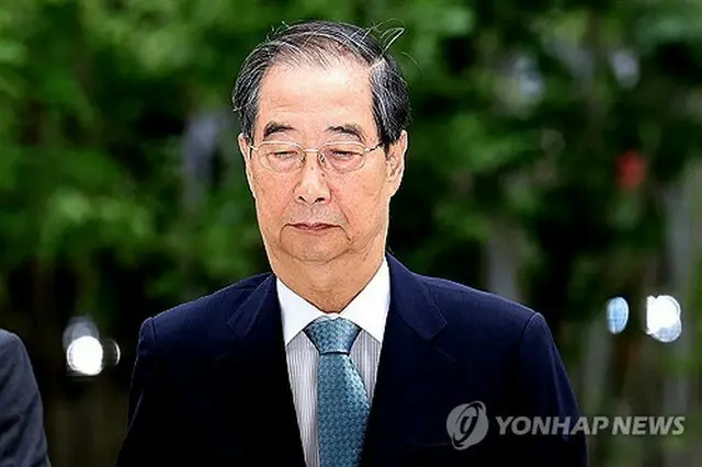 特別検察官の事務所に入る韓前首相＝９日、ソウル（聯合ニュース）