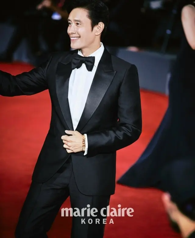 俳優イ・ビョンホン、俳優たちの俳優… ヴェネツィアのレッドカーペット「独歩的オーラ」3