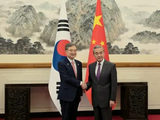 韓国外相　習主席の訪韓・関係発展期待＝王毅氏「友好感情高める必要」
