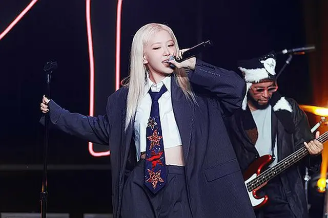 ＢＬＡＣＫＰＩＮＫのロゼ（ＣＪ　ＥＮＭ提供）＝（聯合ニュース）≪転載・転用禁止≫