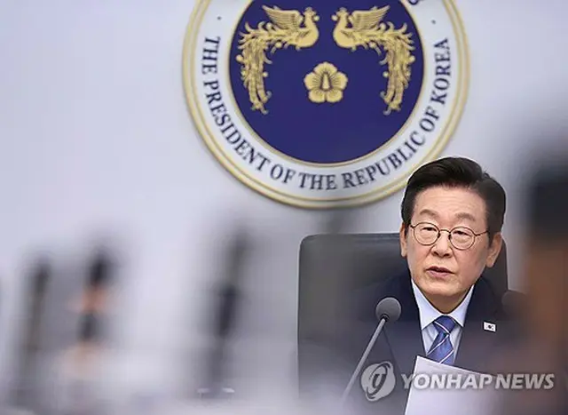 首席補佐官会議で発言する李大統領（資料写真）＝（聯合ニュース）