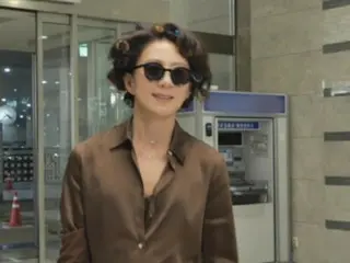 本当に女優キム・ヒエ？…ヘアカーラーXサングラスの出勤姿をキャッチ＝（飛ぶなら何する？）