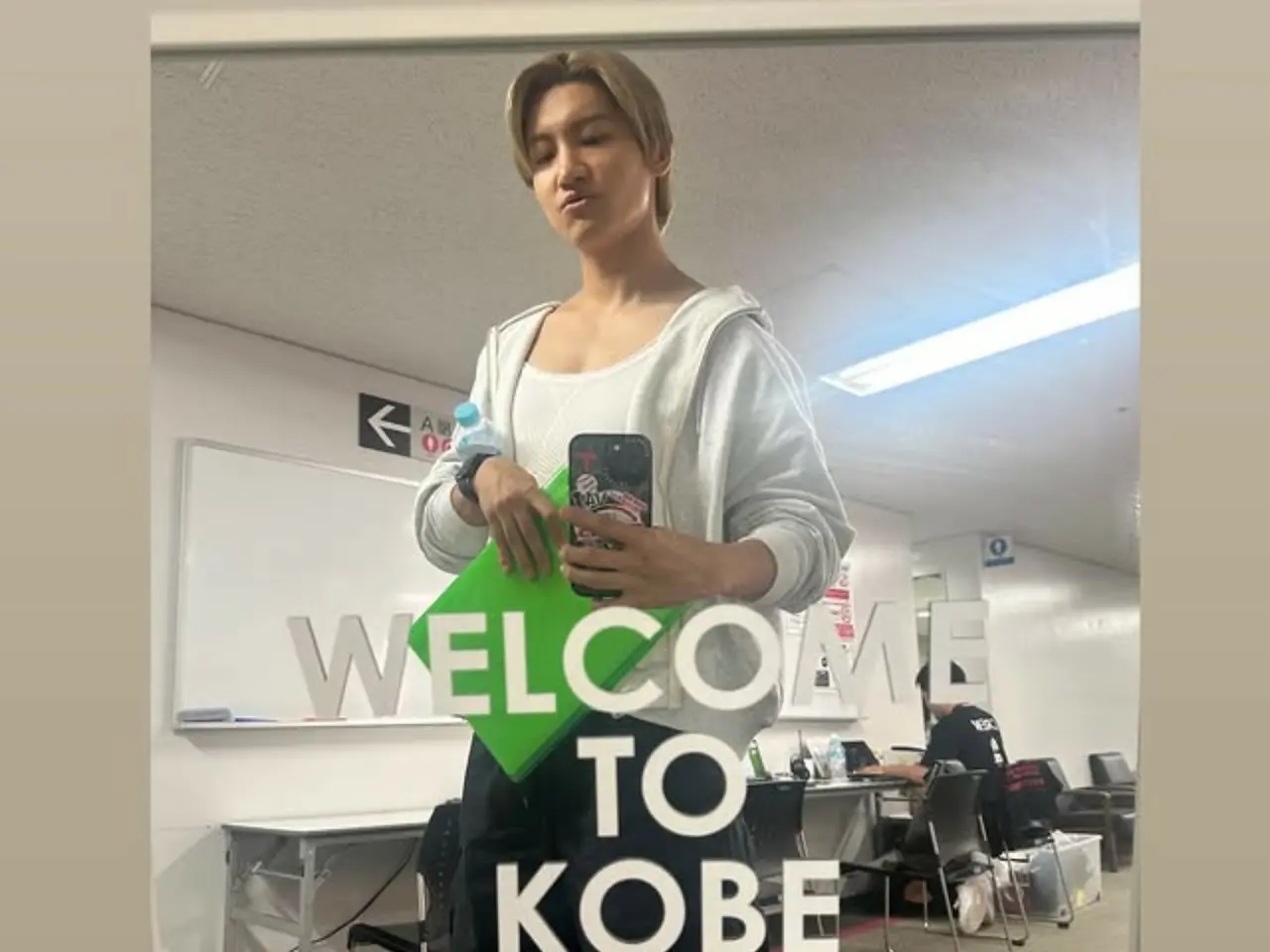 東方神起 チャンミン First スカーフ 神戸 兵庫 The First Dining CHANGMIN スカーフ 東方神起チャンミン - メルカリ