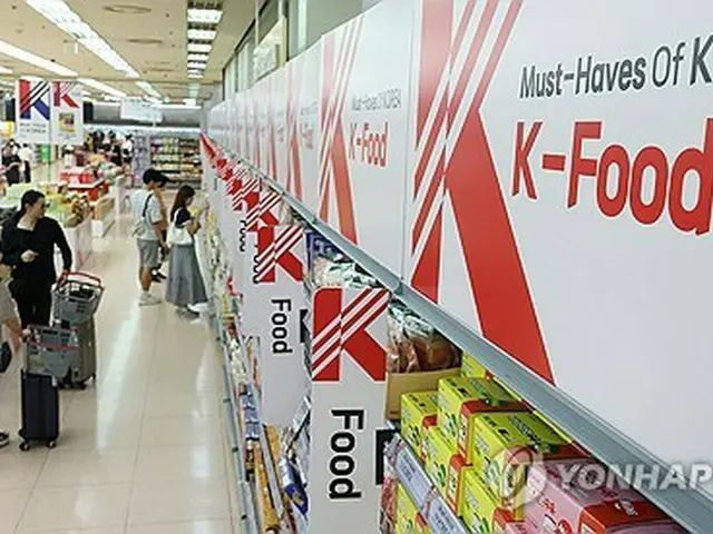 外国人観光客向け食品売り場＝（聯合ニュース）