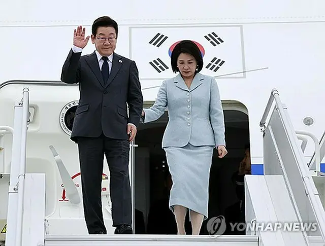 韓国の李在明（イ・ジェミョン）大統領は２３日未明（日本時間）、米ニューヨークのケネディ国際空港に到着した。２５日まで滞在し、国連総会出席などの日程をこなす＝（聯合ニュース）