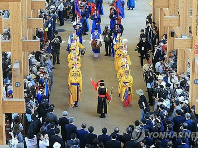 大阪・関西万博の韓国「ナショナルデー」（５月１３日）で再現された朝鮮通信使の行列（国立海洋遺産研究所提供）＝（聯合ニュース）