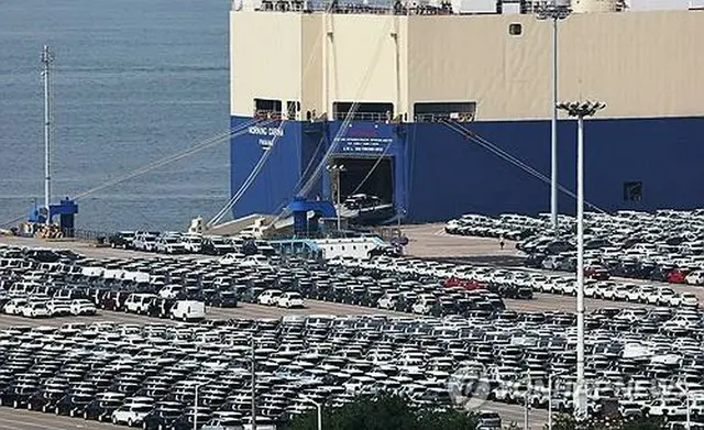 ソウル近郊の平沢港から輸出される自動車（資料写真）＝（聯合ニュース）