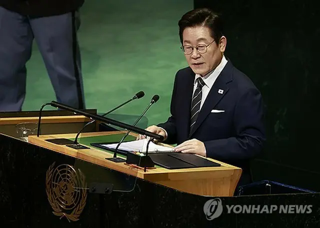 国連総会で一般討論演説を行う李大統領＝２３日、ニューヨーク（聯合ニュース）