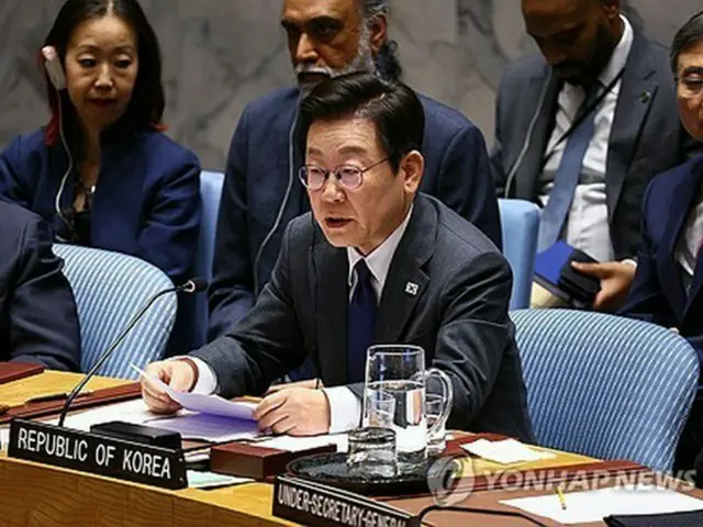 国連安全保障理事会の公開討論で発言する李大統領＝２４日、ニューヨーク（聯合ニュース）