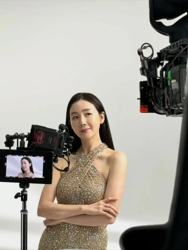 女優チェ・ジウ、優雅なドレス姿1