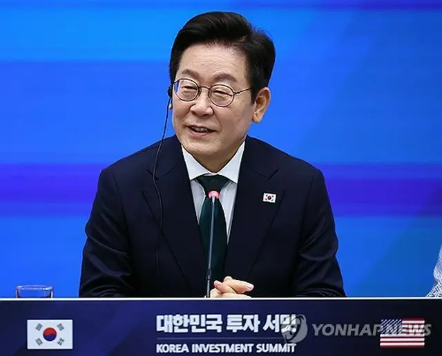 投資サミットで発言する李大統領＝２５日、ニューヨーク（聯合ニュース）