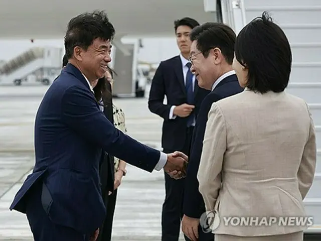 韓国の李大統領が帰国の途　国連総会出席など日程終え