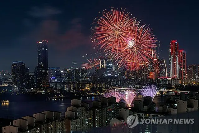 昨年の「ソウル世界花火祭り」の様子（資料写真）＝（聯合ニュース）