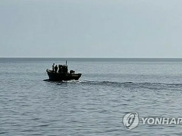 北朝鮮の船舶が海上境界線を越境　中国国旗掲げ偽装か